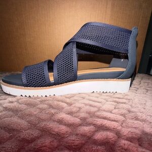 Easy Spirit Navy Mesh Sandals size 8.5